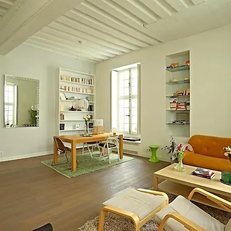 Luxurious In Le Marais Parigi